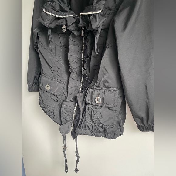 White House Black Market Ruffled Light Nylon Jacket Size 4 - Picture 3 of 6